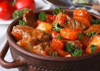 Flavourful Tomato and Potato Stew with Red Meat (Bredie)