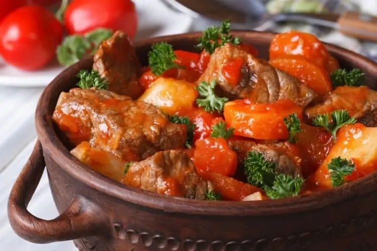 Flavourful Tomato and Potato Stew with Red Meat (Bredie)