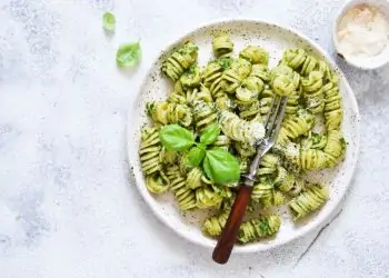 Pesto Pasta Salad: A cheerful and festive salad