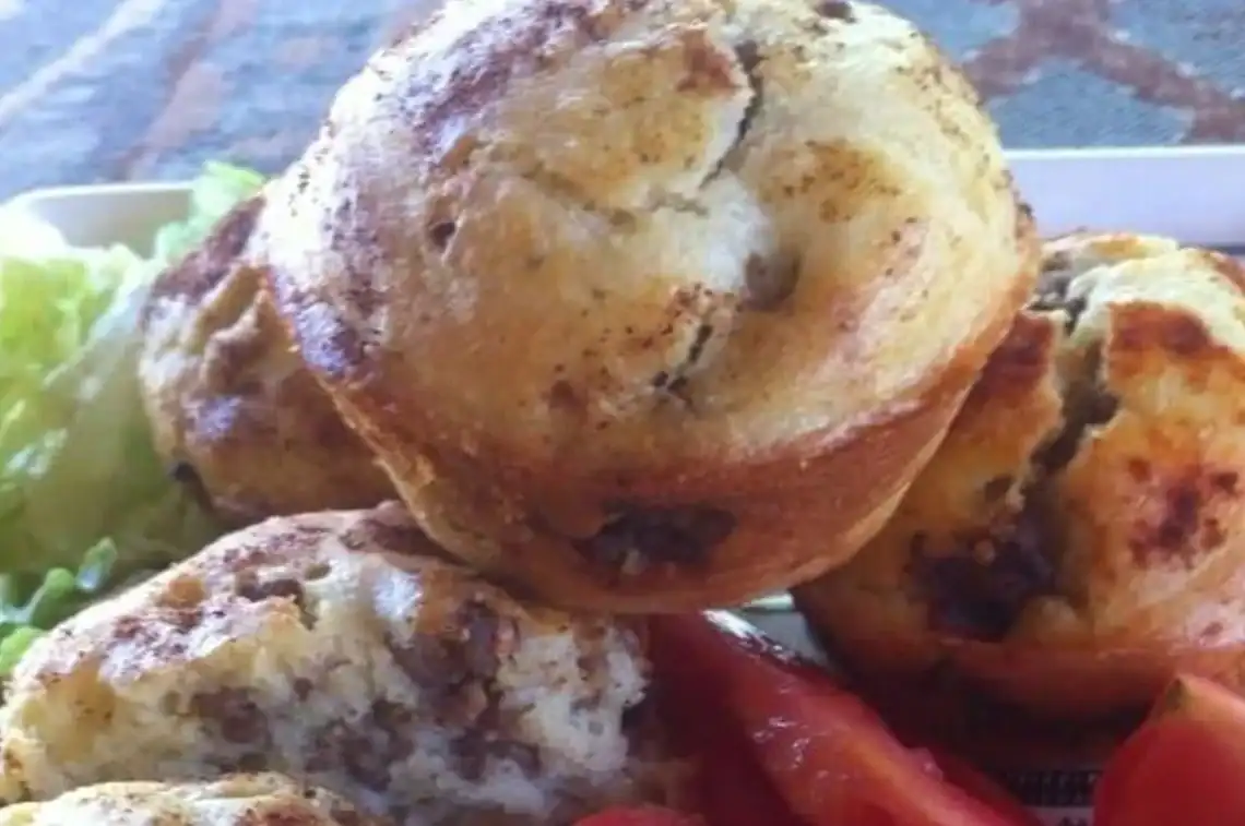 Minced Meat Muffins – Homemade Savoury Muffins - Saffarazzi Golden homemade minced meat muffins with a savoury mince filling