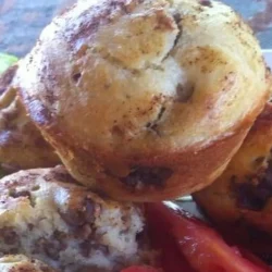 Minced Meat Muffins – Homemade Savoury Muffins - Saffarazzi Golden homemade minced meat muffins with a savoury mince filling