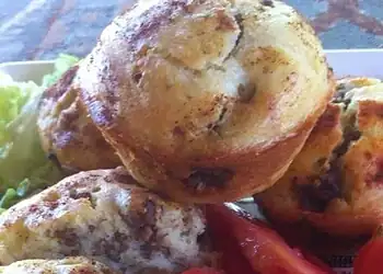 Golden homemade minced meat muffins with a savoury mince filling
