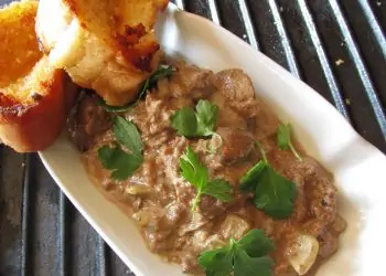 Chicken Livers Fried in Creamy Garlic Sauce and Served with Bread
