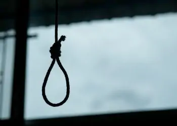 After murdering his wife, husband tries to make it look like suicide