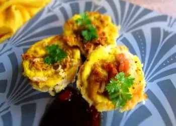 Creamy Chicken Curry Cups with Rice Crust