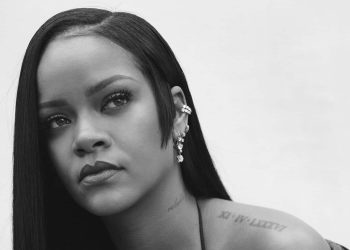 Rihanna is declared as a "national hero" by the new republic, Barbados