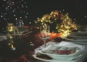 Ideas to spruce up your Christmas table!