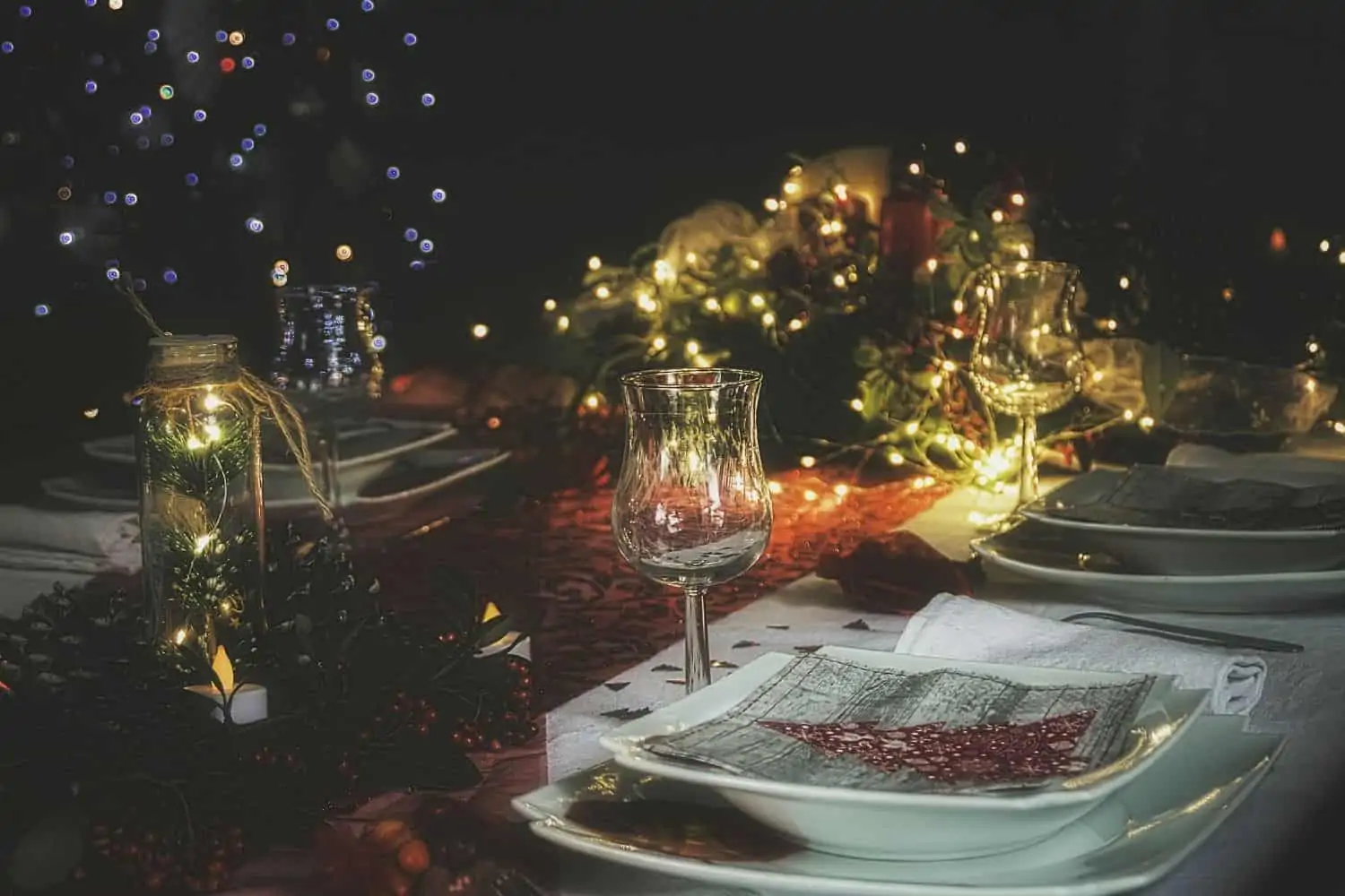 Ideas to spruce up your Christmas table!