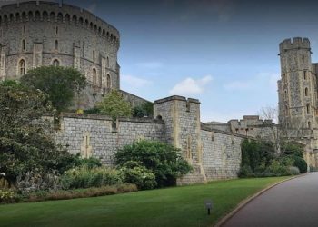 Windsor Castle detains intruder carrying a crossbow