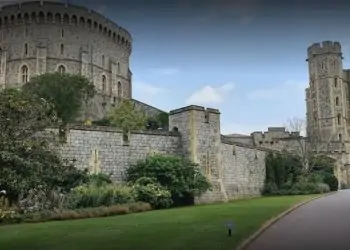 Windsor Castle detains intruder carrying a crossbow
