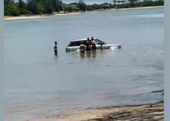 Range Rover ends up in ocean as drifting skills goes wrong