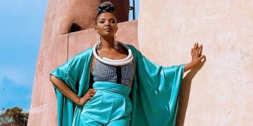 Simphiwe Dana is over the ANC and thinks a female president would be "a breath of fresh air"