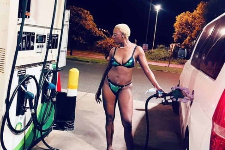 "Skeem Saam" actress Shoki Mmola shocks fans with latest bikini pics