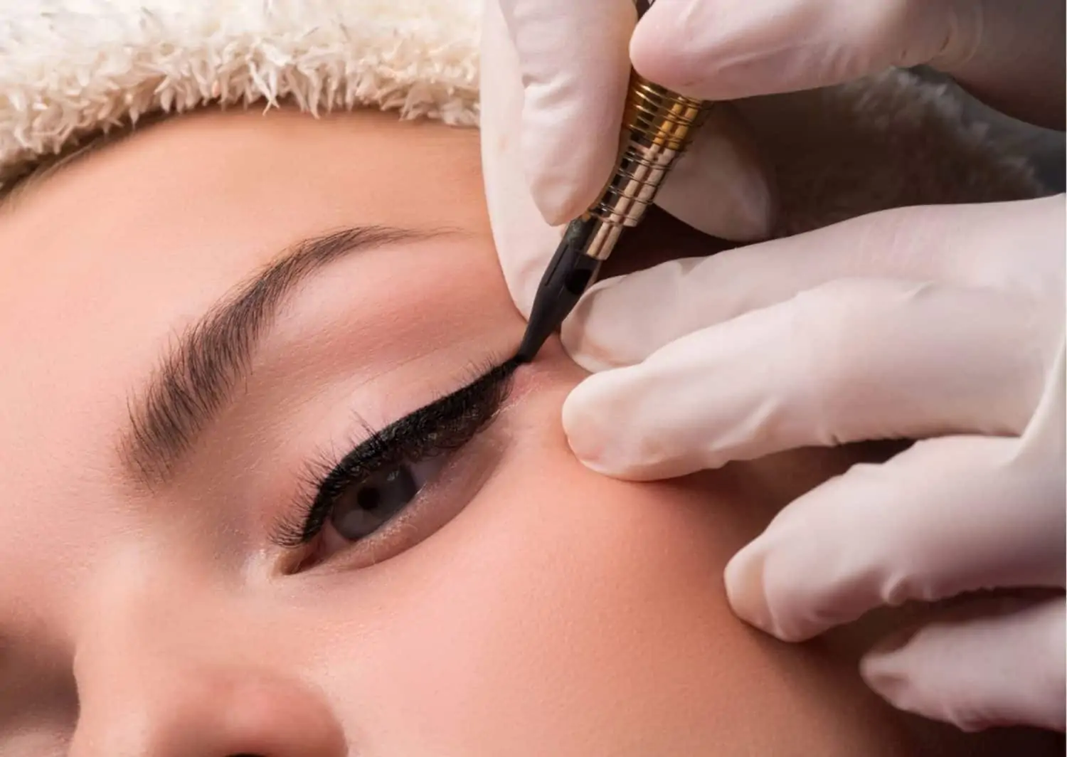 Winged Eyeliner 101 6 Tips Straight from Makeup Artists