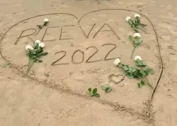 Oscar Pistorius remains in Eastern Cape hoping to meet with Reeva's parents