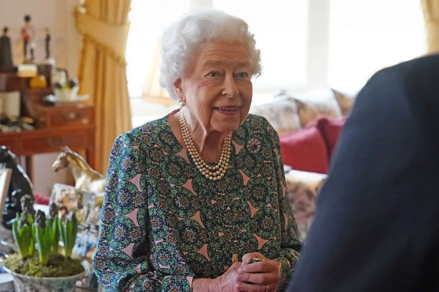 Queen Elizabeth releases her first statement after positive Covid test