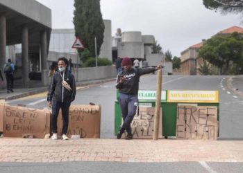 TODAY: South Africa's Top News for 17 February 2022 - Students protest at UCT