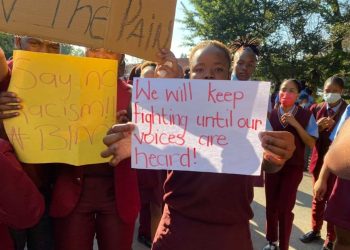 [WATCH]: Chaotic protests at Hoërskool Jan Viljoen after racism claims arise