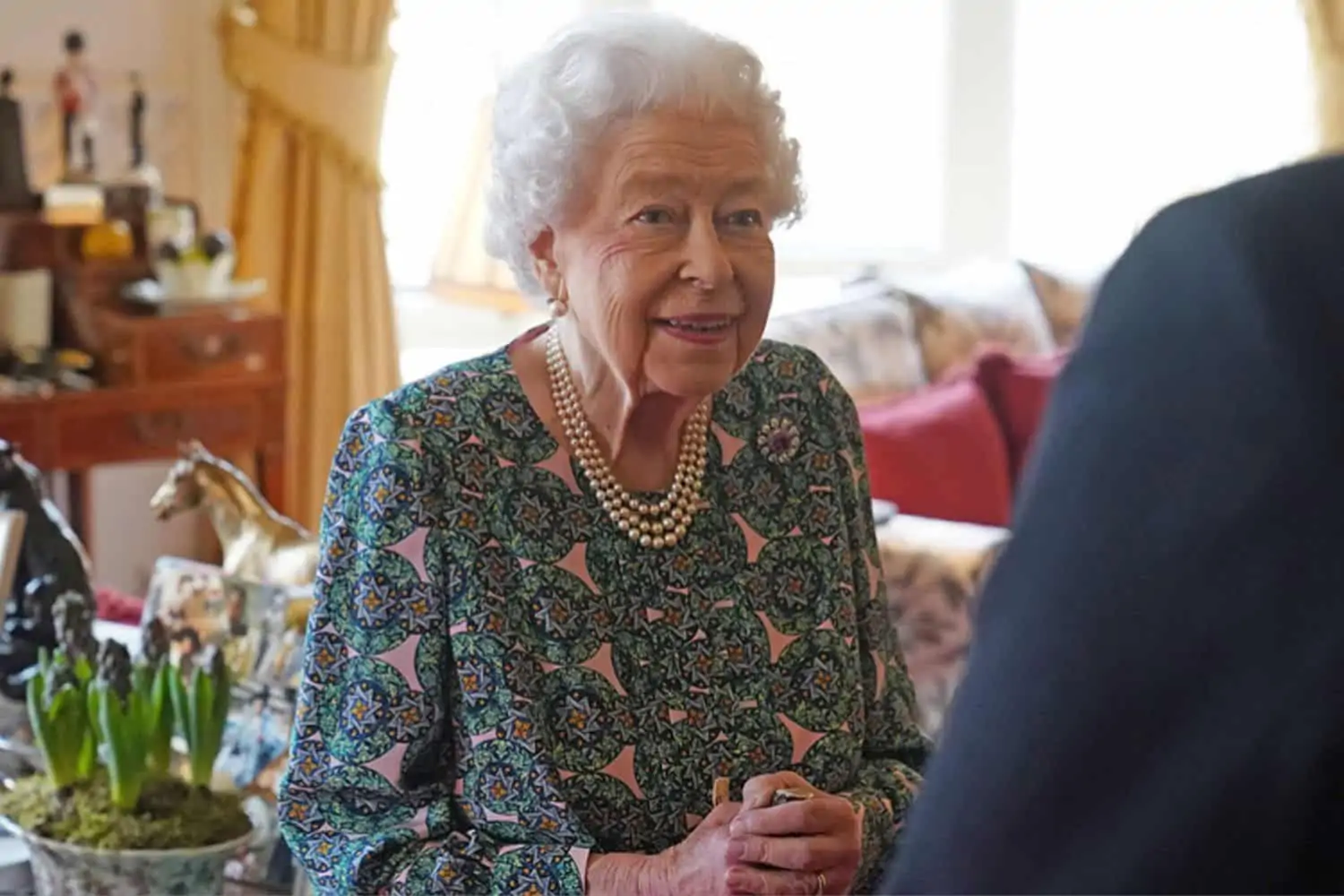 Queen Elizabeth struggling more and more with health issues