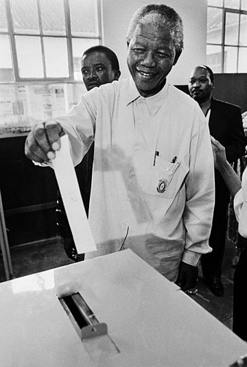 Mandela voting in 1994