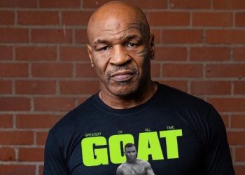 [WATCH] Mike Tyson snaps and beats up fan during flight