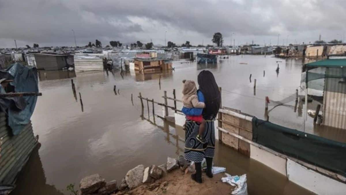 Torrential rain wreaks havoc in the Western Cape leaving hundreds of homes flooded
