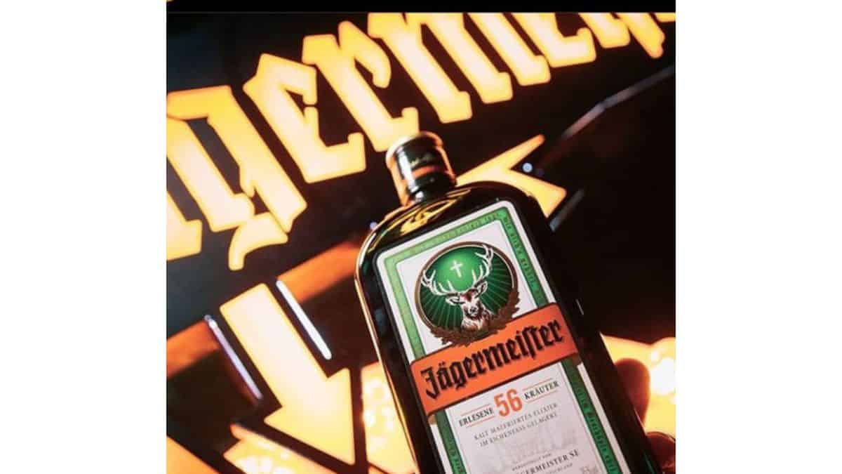 Man collapses and dies in a tavern after consuming a bottle of Jägermeister in a competition