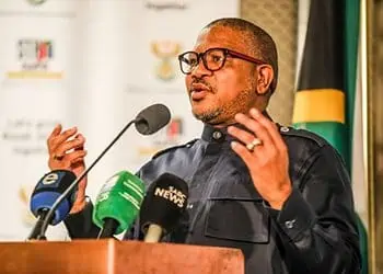 Image from Twitter: @MbalulaFikile