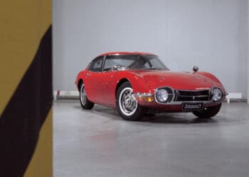 Toyota-2000GT-F3Q-1