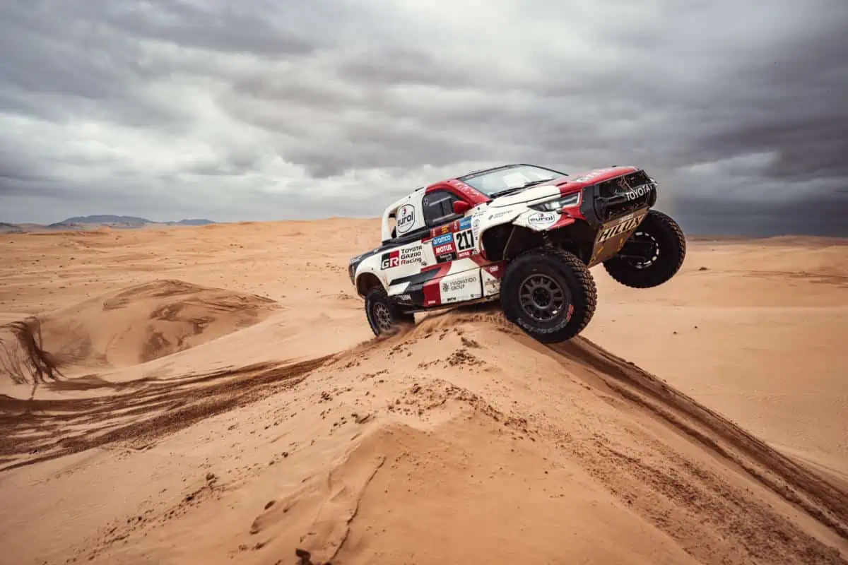 LATEGANCUMMINGS TO COMPETE IN 23 ABU DHABI DESERT CHALLENGE 1