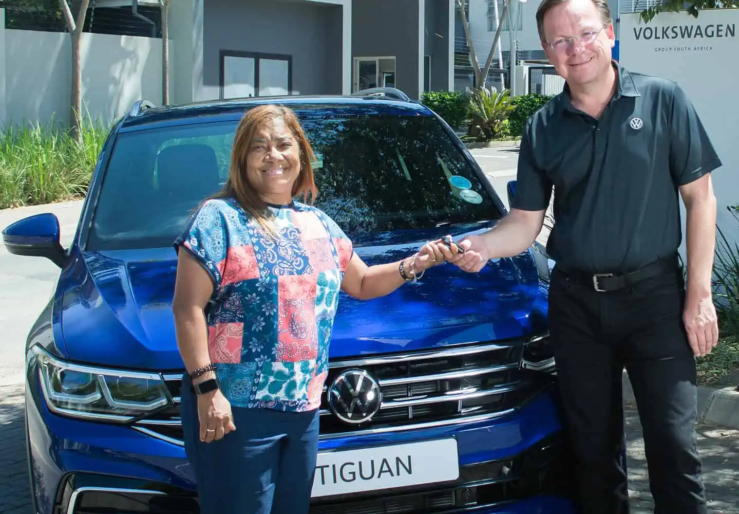 Banyana Banyana coach Desiree Ellis takes delivery of her new Volkswagen Tiguan_001
