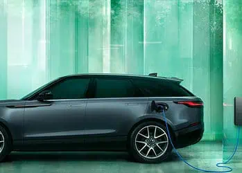 RR_Velar_24MY_Exterior_14_Side_PHEV_010223_1.jpg