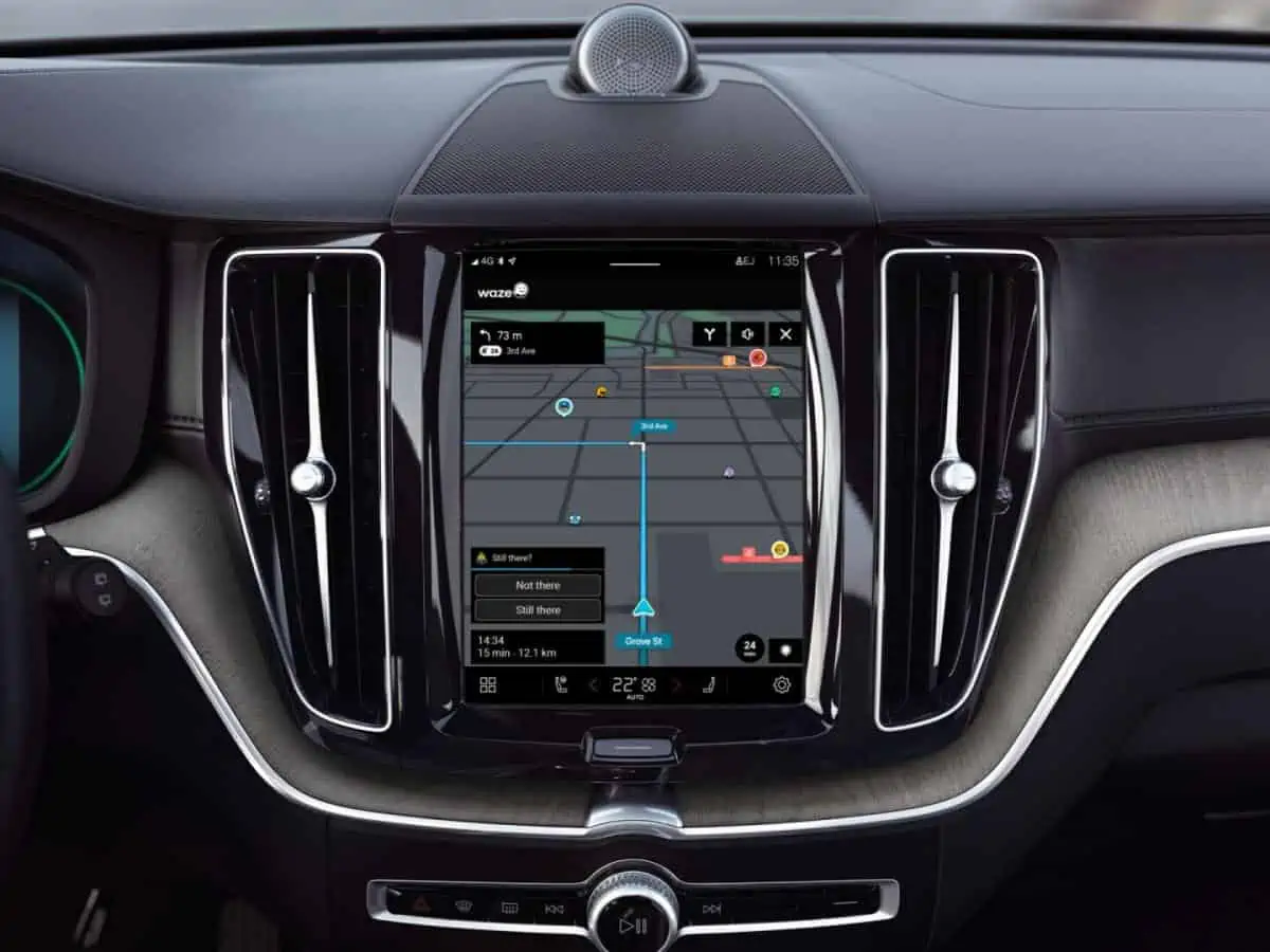 Waze_app_is_now_available_in_your_Volvo_car.jpg