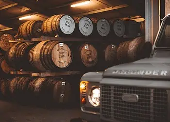 LAND ROVER CLASSIC PARTNERS WITH KILCHOMAN DISTILLERY 02.jpg