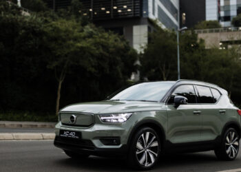 XC40 P8 AWD Recharge Pro Sage Green (2).jpg