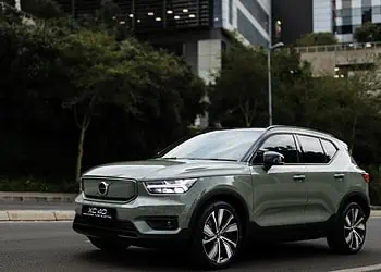 XC40 P8 AWD Recharge Pro Sage Green (2).jpg