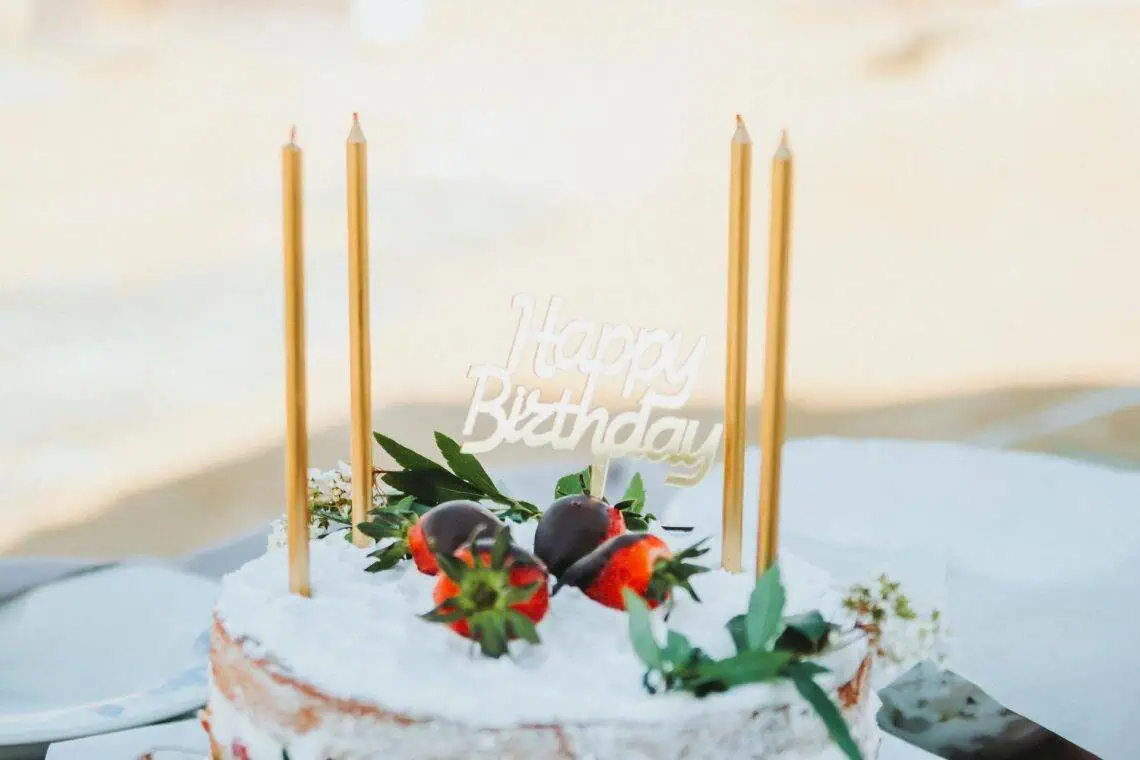People born on 19 June. Photo by FATMA AKGÜN via Pexels.