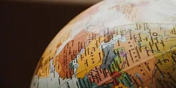 US Shutdown Chaos Trump-Xi Deal BRICS Rise