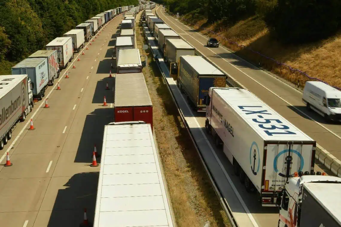 US Shutdown Sends Ripples Through Global Trade and South African Markets - Saffarazzi US Shutdown Sends Ripples Through Global Trade and South African Markets