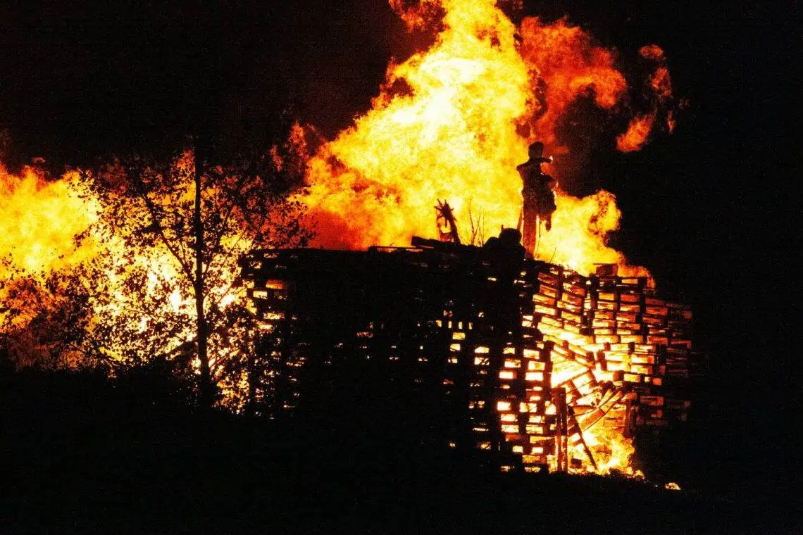 Dhaka Slum Fire 10000 Homeless Global Aid Call - Saffarazzi Dhaka Slum Fire 10000 Homeless Global Aid Call