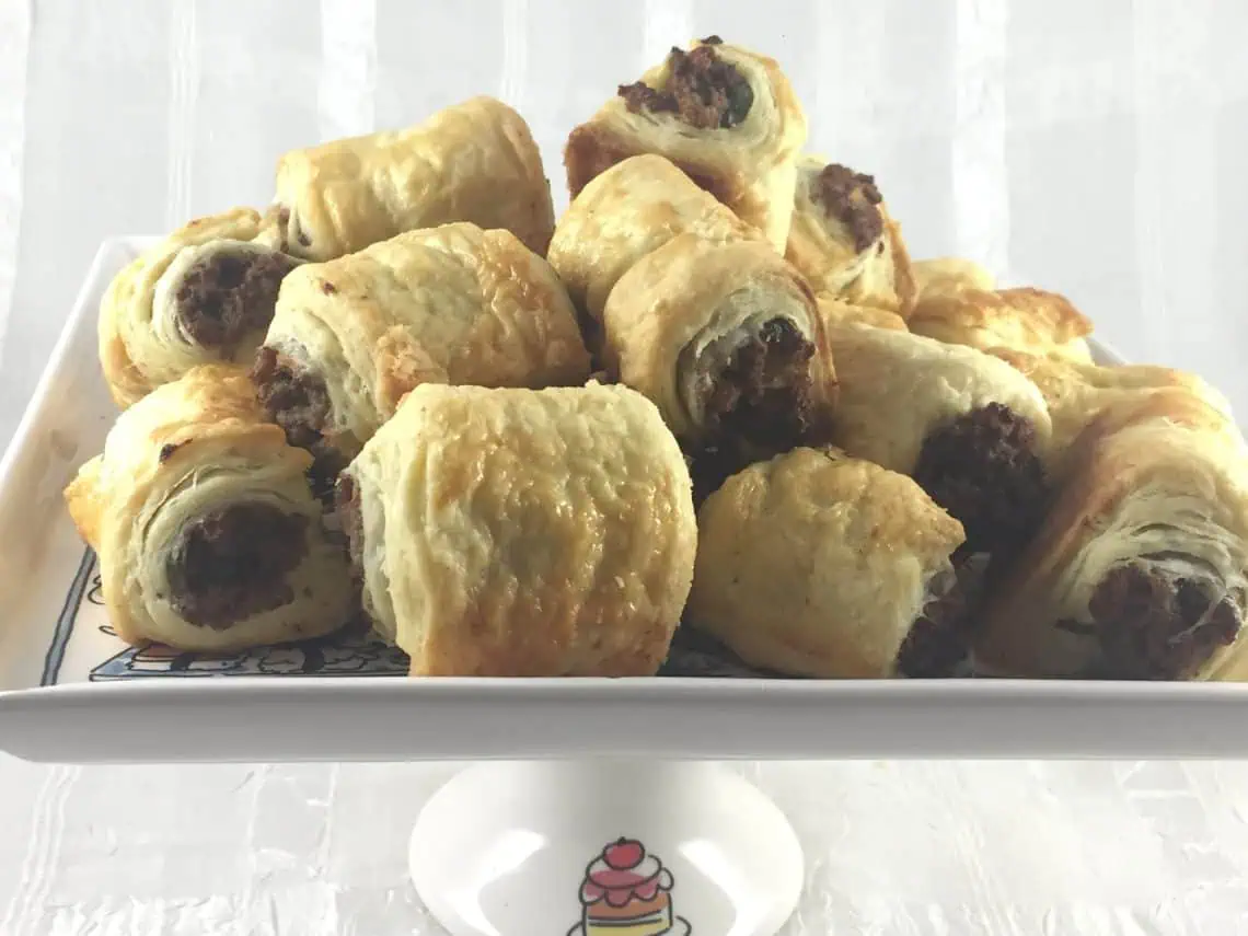 Crispy Sausage Rolls - Saffarazzi Sausage Rolls