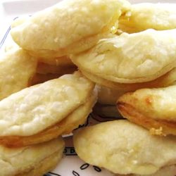 Baked Apricot Jam Hand Pies (Soda Water Pastry Recipe) - Saffarazzi Baked Apricot Jam Hand Pies (Soda Water Pastry Recipe)