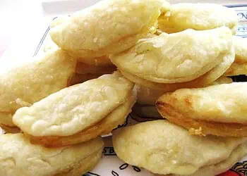 Baked Apricot Jam Hand Pies (Soda Water Pastry Recipe) - Saffarazzi Baked Apricot Jam Hand Pies (Soda Water Pastry Recipe)