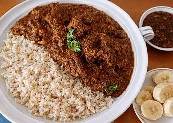 Slow-Simmered Spicy Beef Curry with Chutney & Coconut - Saffarazzi Slow-Simmered Spicy Beef Curry with Chutney & Coconut