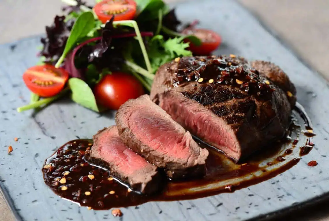 Seared Beef Fillet with Amarula, Dark Chocolate & Chilli Sauce | Gourmet South African Steak Recipe - Saffarazzi Seared Beef Fillet with Amarula, Dark Chocolate & Chilli Sauce | Gourmet South African Steak Recipe