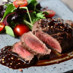Seared Beef Fillet with Amarula, Dark Chocolate & Chilli Sauce | Gourmet South African Steak Recipe - Saffarazzi Seared Beef Fillet with Amarula, Dark Chocolate & Chilli Sauce | Gourmet South African Steak Recipe