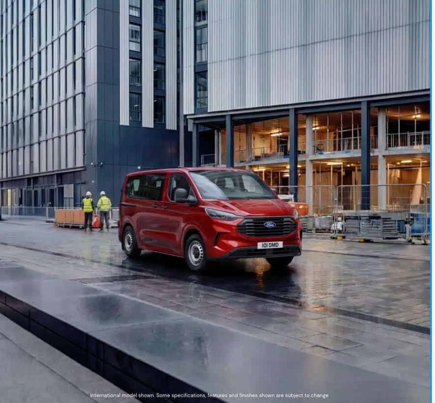 Ford Tourneo Custom Kombi front three-quarter view - Saffarazzi Ford Tourneo Custom Kombi front three-quarter view