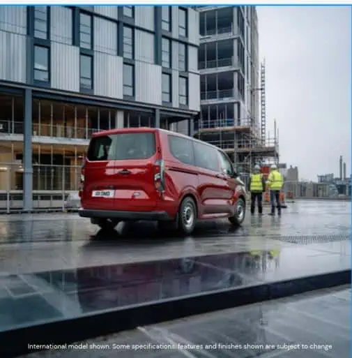 Ford Tourneo Custom Kombi rear three-quarter view - Saffarazzi Ford Tourneo Custom Kombi rear three-quarter view