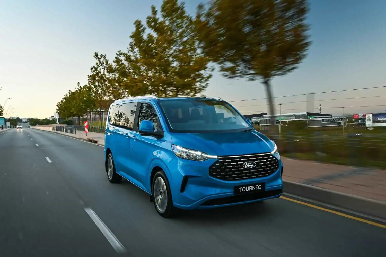 Ford Tourneo Titanium X AWD driving on open road - Saffarazzi Ford Tourneo Titanium X AWD driving on open road