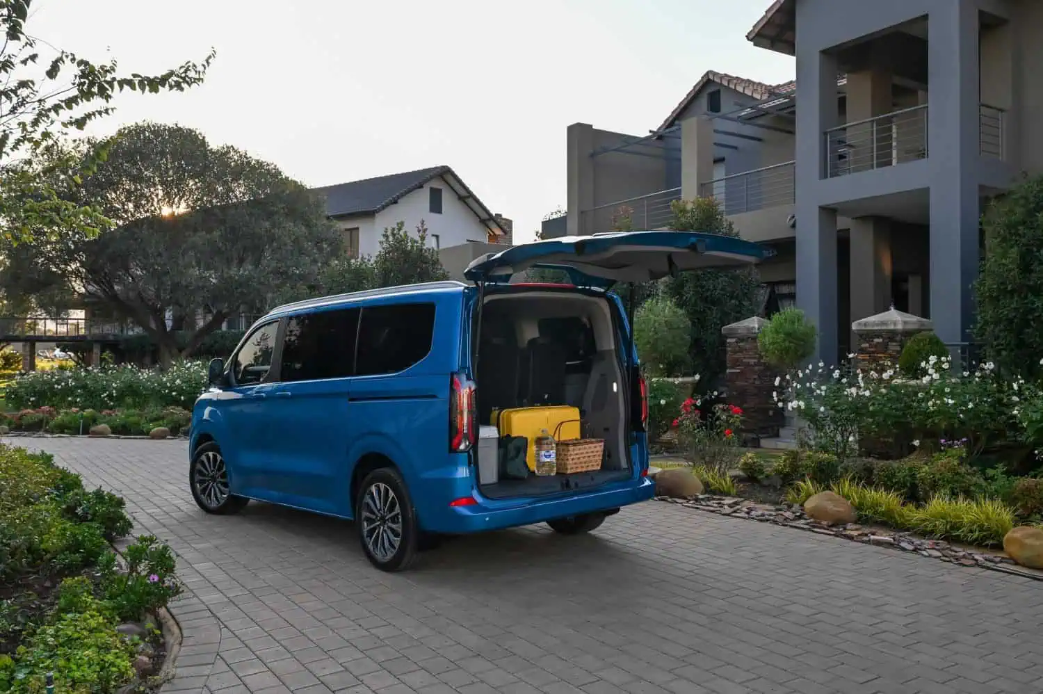 Ford Tourneo Titanium X AWD rear with tailgate open - Saffarazzi Ford Tourneo Titanium X AWD rear with tailgate open